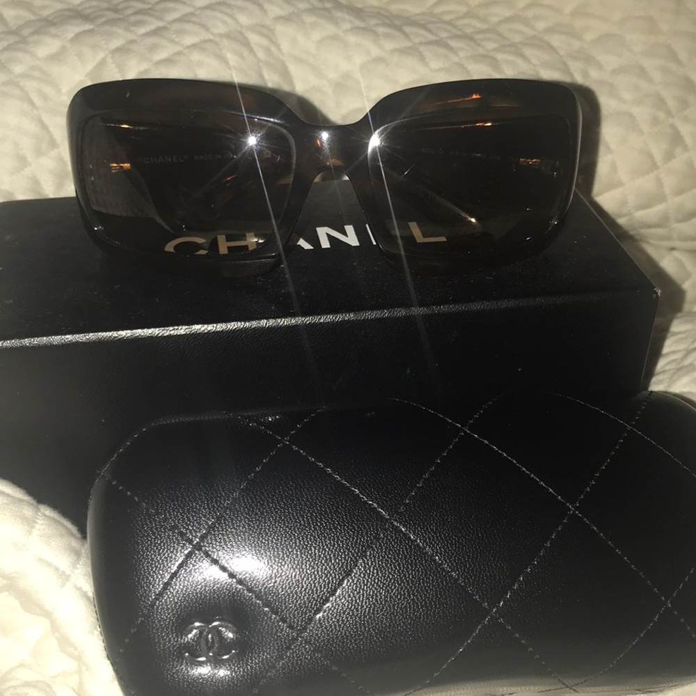 Chanel Sunglasses Tortoise Shell - Picture 3 of 6